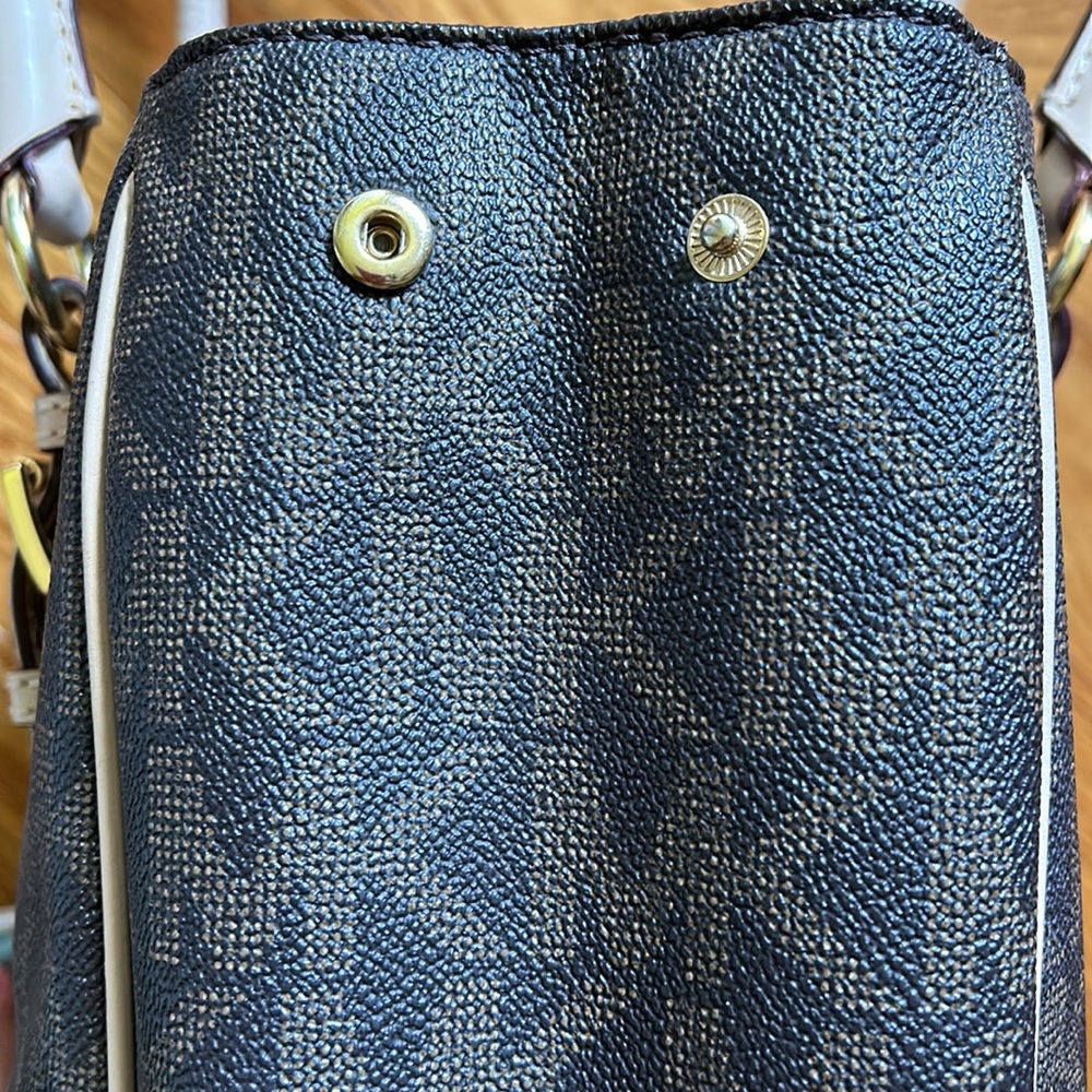 Michael Kors purse - Picture 15 of 16